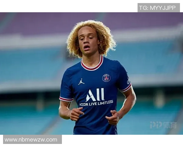 哈维西蒙斯:新星崛起的足球天才与未来之路探索 哈维西蒙斯:新星崛起的足球天才与未来之路探索